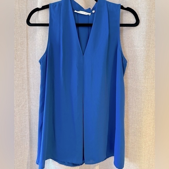 Violet & Claire Blue Sleeveless V Neck Blouse in Size Small - Picture 1 of 8